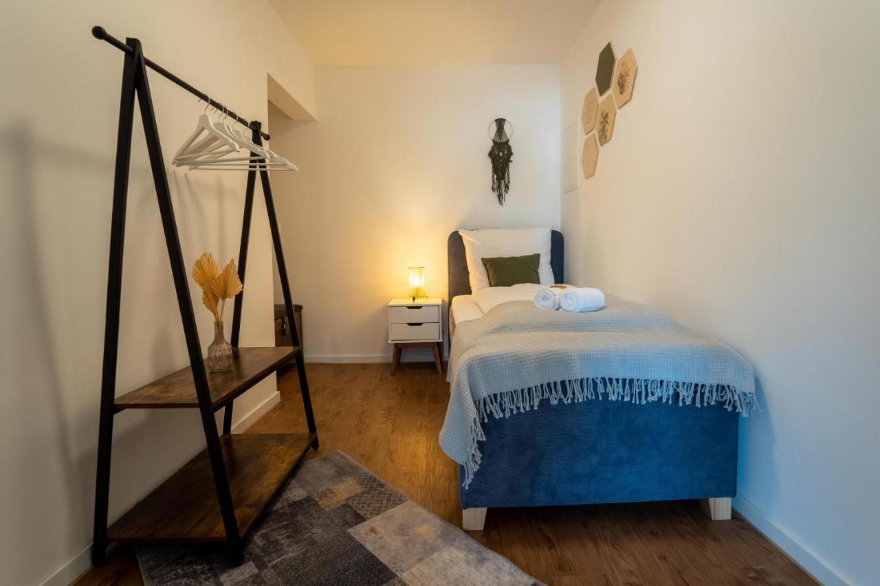 J & K Apartments เคลไฮม์ ภายนอก รูปภาพ